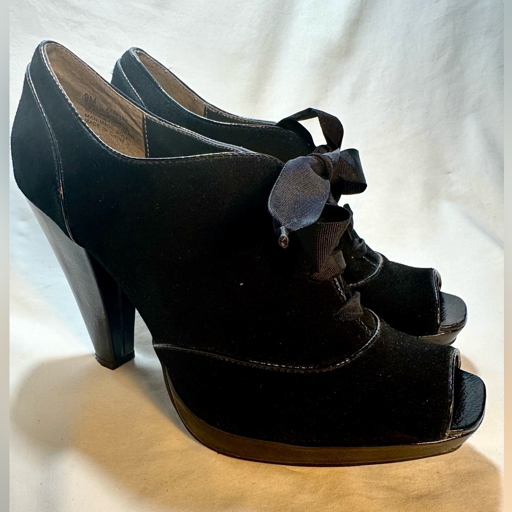 Kenneth Cole Reaction Peep-toe, Ribbon lace up Pump heels/booties